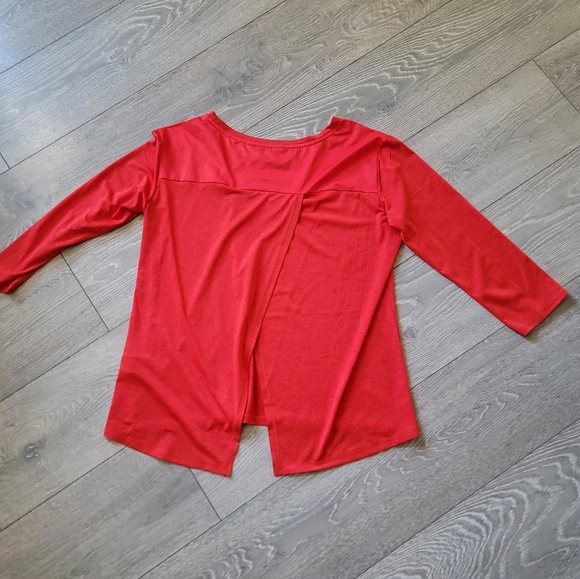 The North Face 3/4 Sleeve Open Back Top - Picture 2 of 3